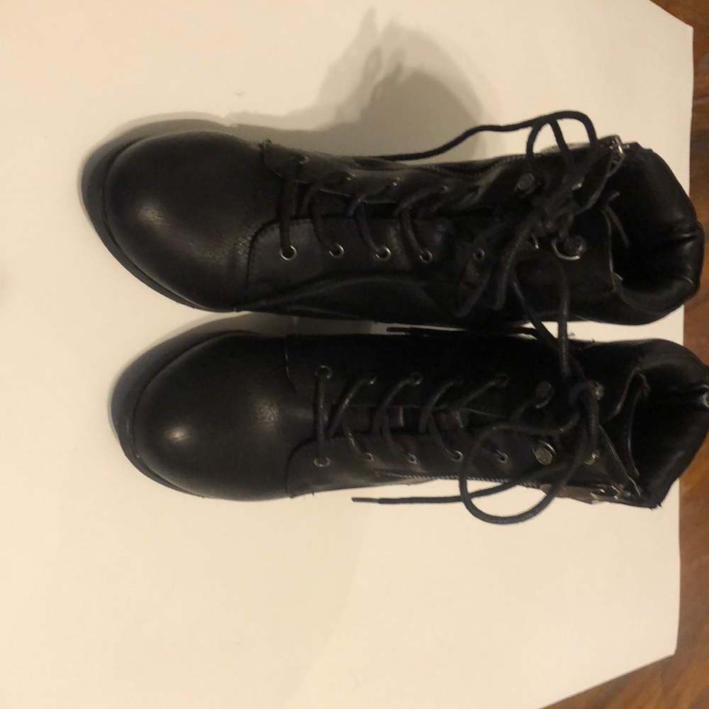Daisy Fuentes Ankle High Boots